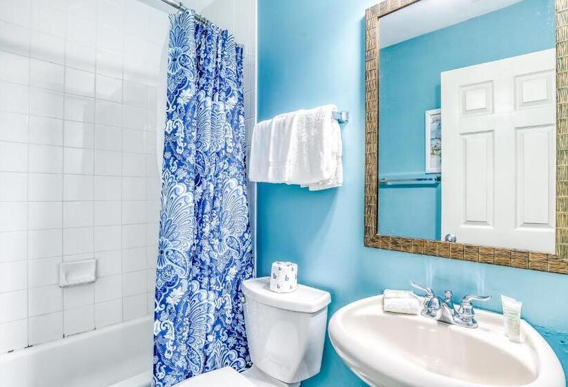 فندق Azure Breeze