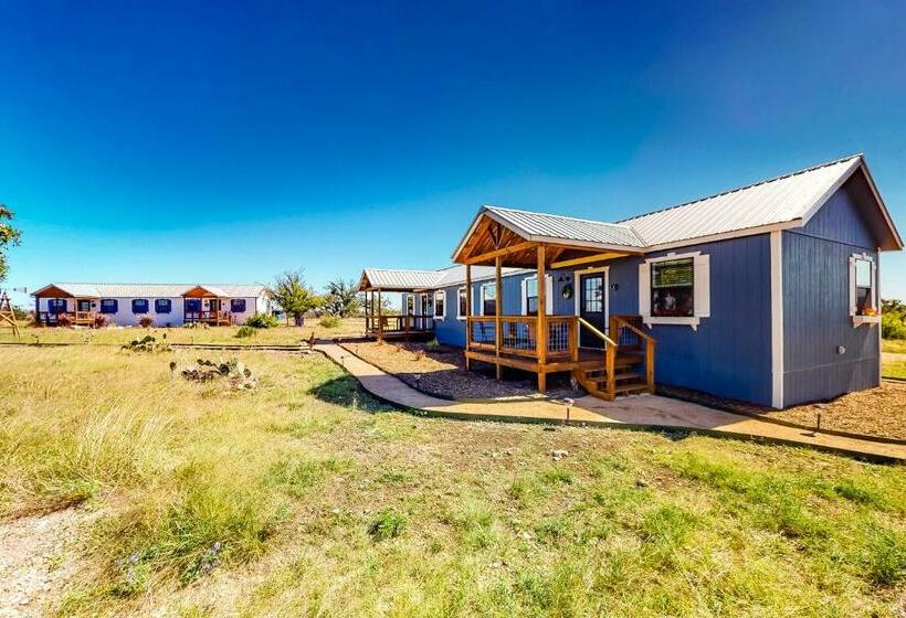 Отель Lone Star Cottage 4