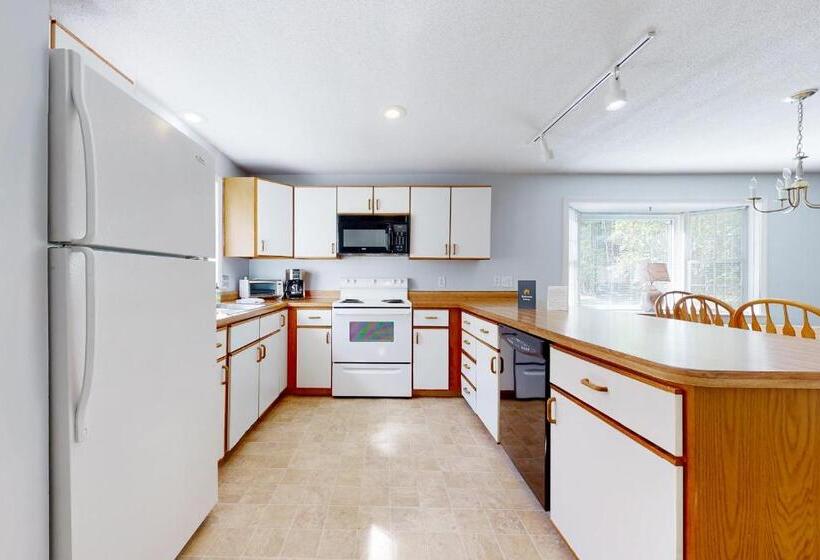هتل Cozy Conway Condo