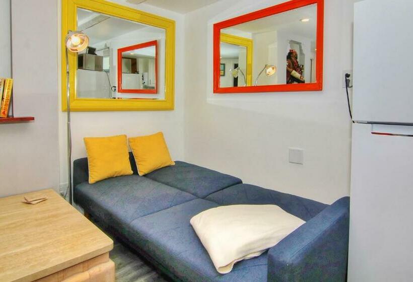 Отель Detlow S Treasured Cottages 1
