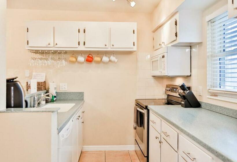 فندق Dockside Destiny