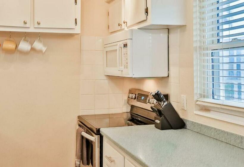 فندق Dockside Destiny