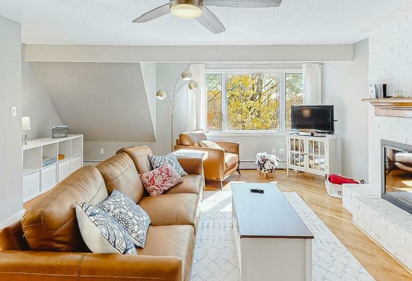 Отель Kingswood Mountainside Retreat