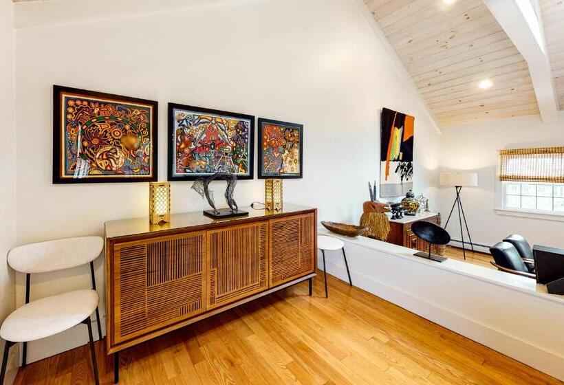 هتل Penthouse On Commercial