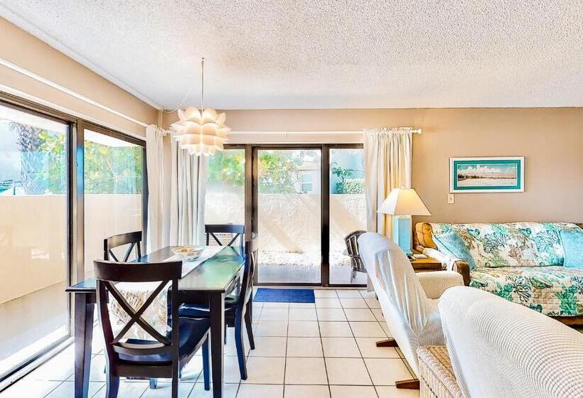 فندق Salty Mermaid