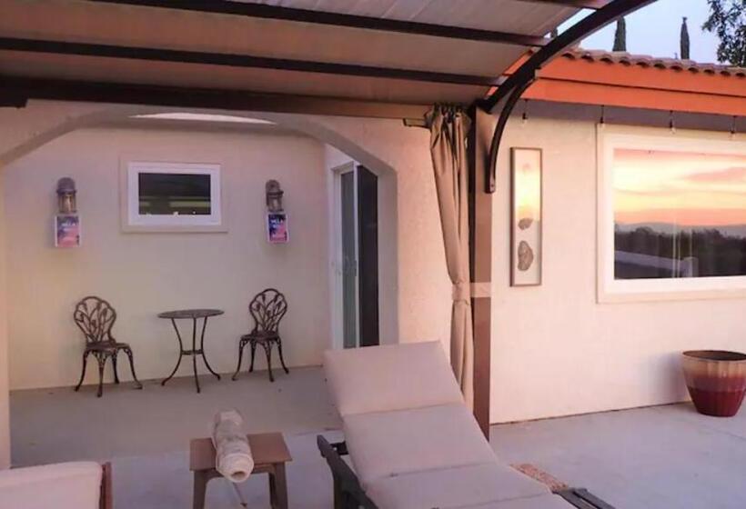 פנסיון Magic Villa Overlooking Pool Oasis