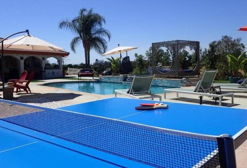 פנסיון Magic Villa Overlooking Pool Oasis