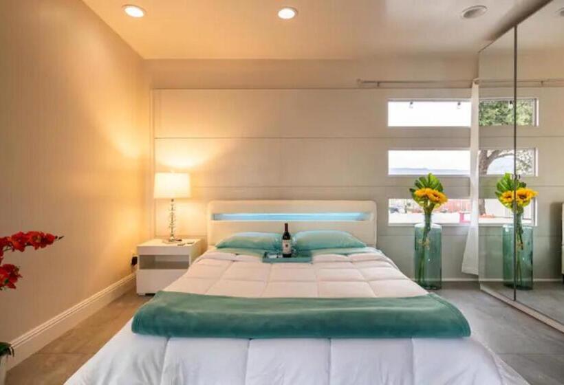 פנסיון Magic Villa Overlooking Pool Oasis