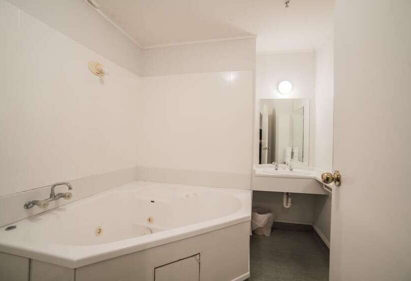 هتل Albion Of Auckland