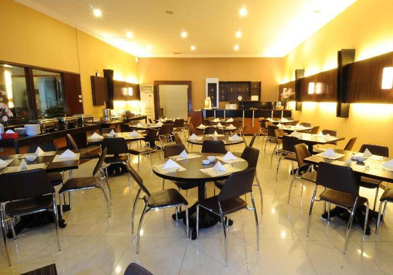 호텔 Capital O 988 Kapuas Dharma 2