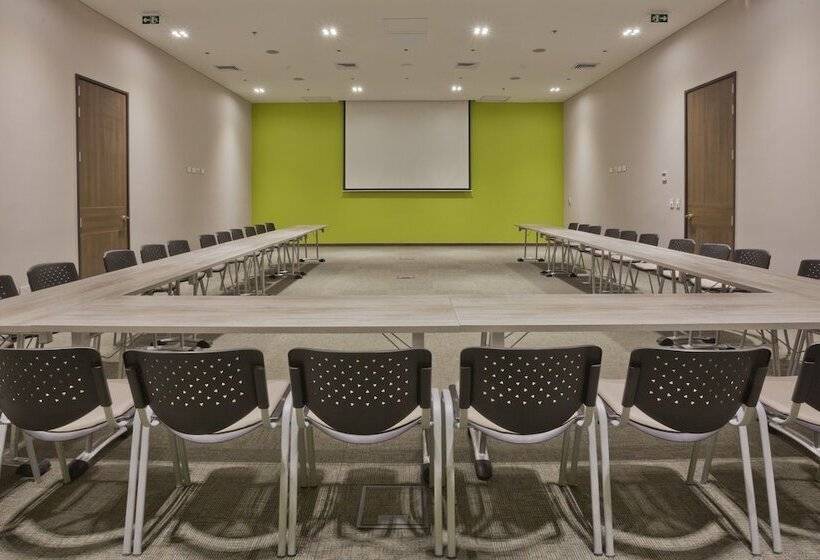 هتل Holiday Inn Express Yopal, An Ihg