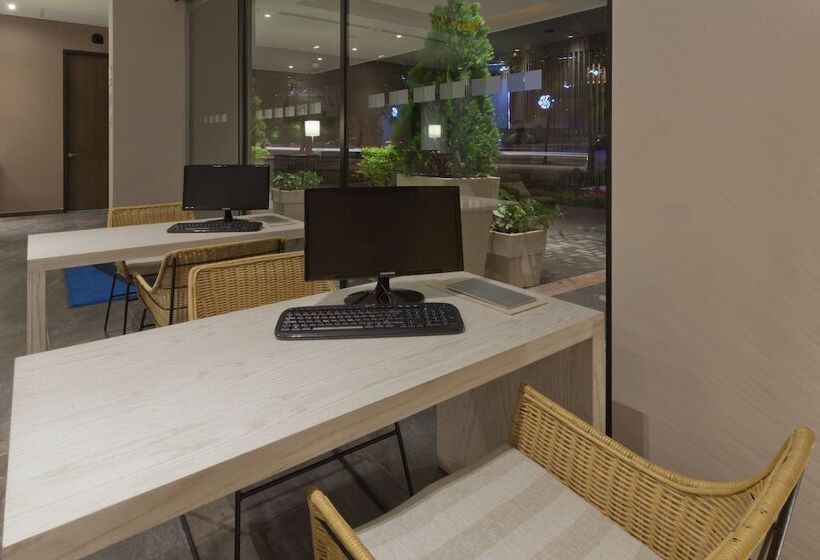 هتل Holiday Inn Express Yopal, An Ihg