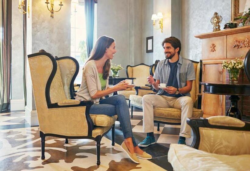 هتل Mansion de Lucy  Includes Portaventura Park & Ferrari Land Tickets