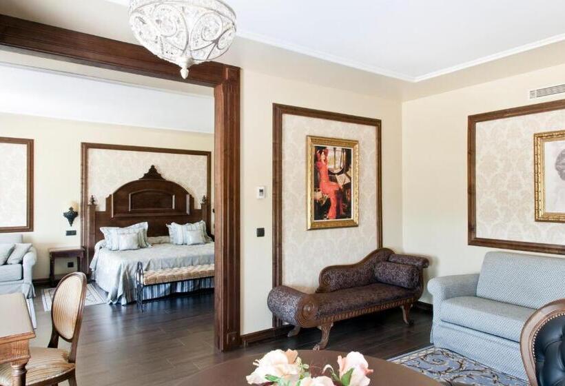 هتل Mansion de Lucy  Includes Portaventura Park & Ferrari Land Tickets