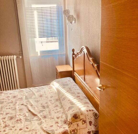 تختخواب و صبحانه Habitación Doble En Apartamento De 3 Habitaciones