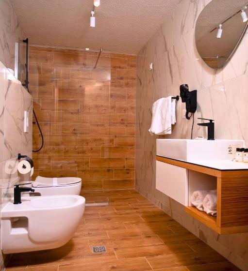 هتل Borovi Forest Resort & Spa