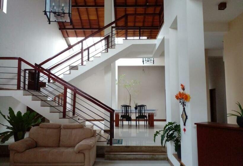 Пансион Enola Holiday Resort