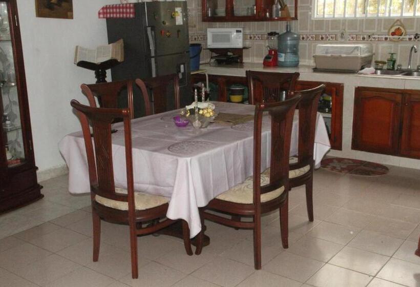 بنسيون Green Sea Inn San Luis