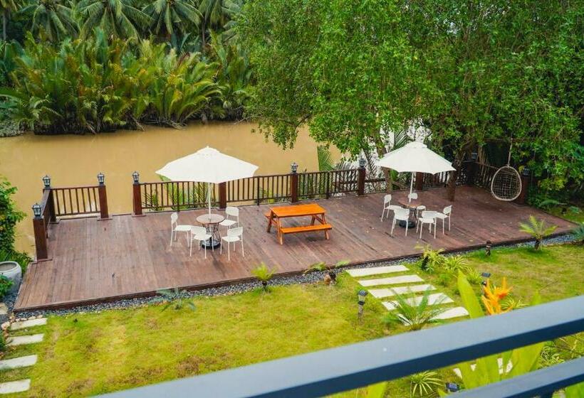 استراحتگاه Kampot Tropical Village