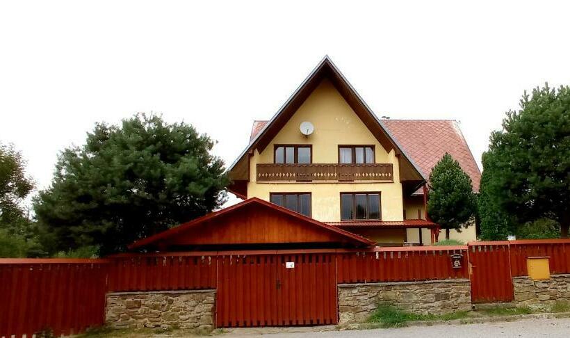 Пансион Cosy Mountain Home By The Pond