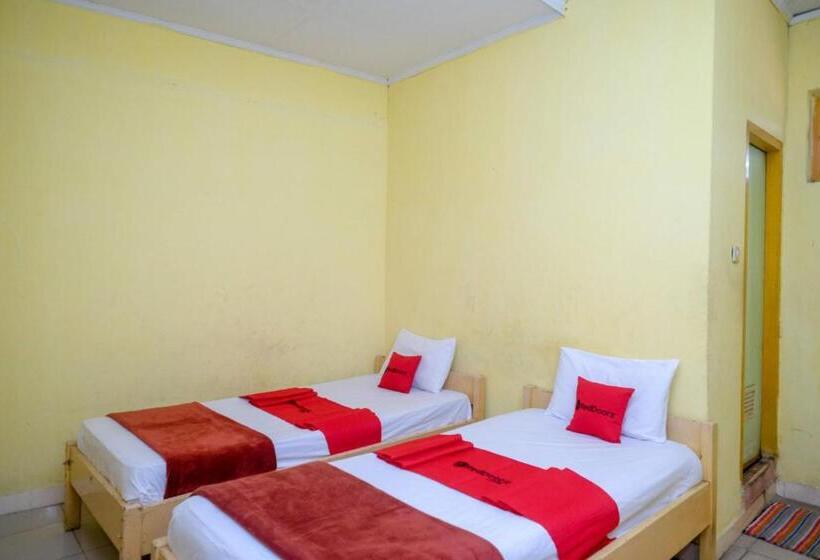 هتل Reddoorz Near Pelabuhan Nusantara Parepare