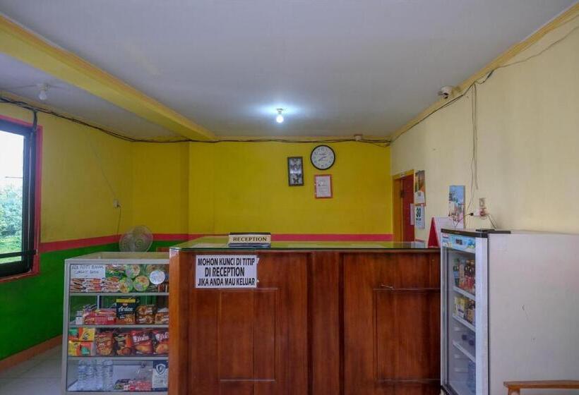 هتل Reddoorz Near Pelabuhan Nusantara Parepare