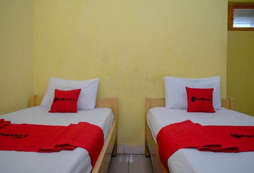هتل Reddoorz Near Pelabuhan Nusantara Parepare