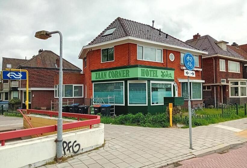 Отель Zaan Corner