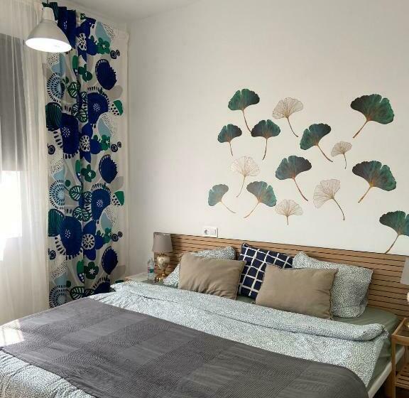 הוסטל Hostal Orange Vibes