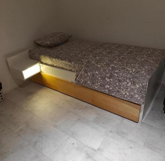 تختخواب و صبحانه Nest Hostel