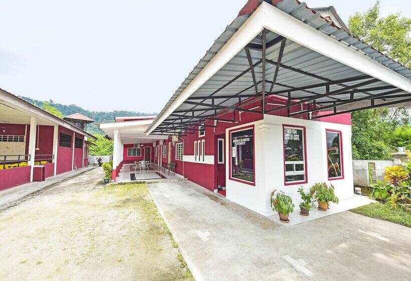 هتل Oyo 90660 Rayyans Roomstay