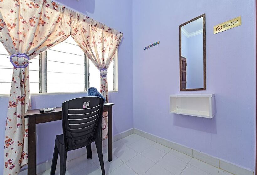 هتل Oyo 90660 Rayyans Roomstay