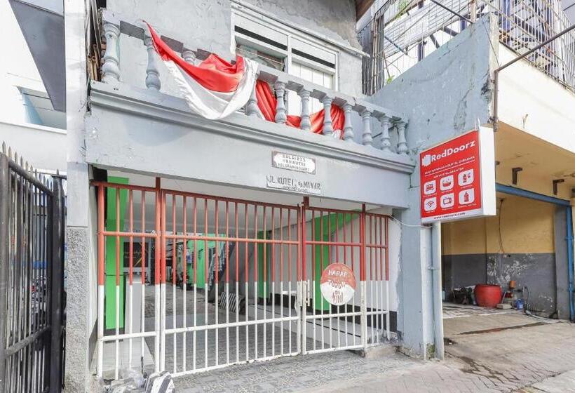 هتل Reddoorz Near Mayapada Hospital Surabaya