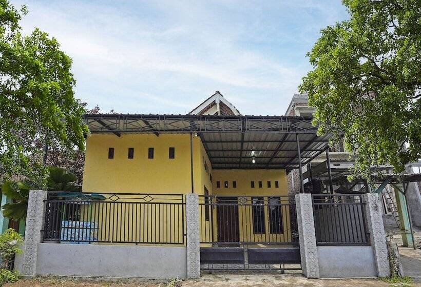 בית מלון כפרי Spot On 91869 Insan Mulia Kost Syariah