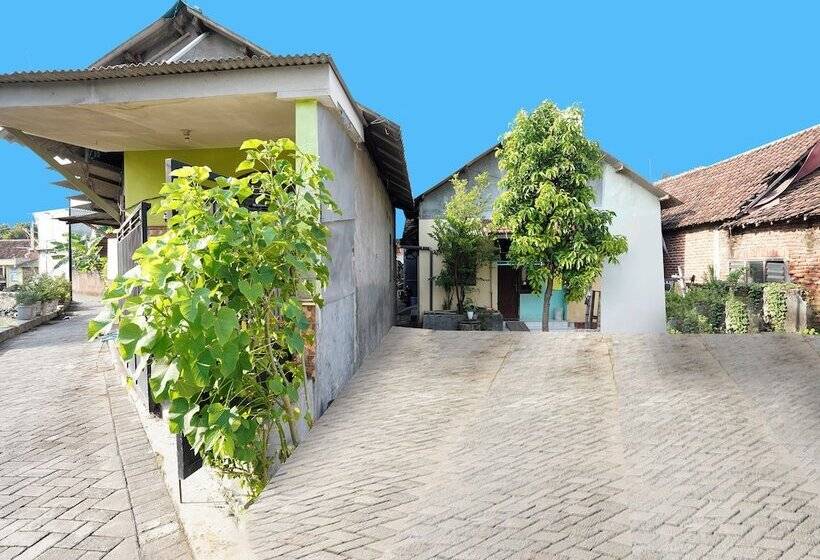 هتل Spot On 91883 Kost 2 Putra Syariah