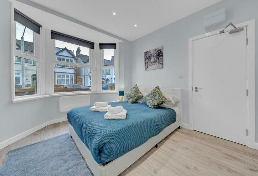 Пансион Private Luxury Suite Next To Heathrow Direct Train To Paddington 1