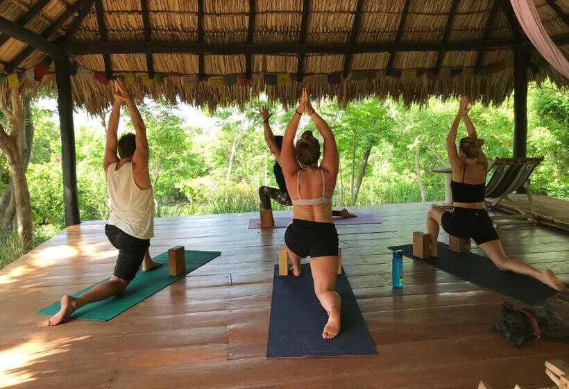پانسیون Popoyo Surfcamp