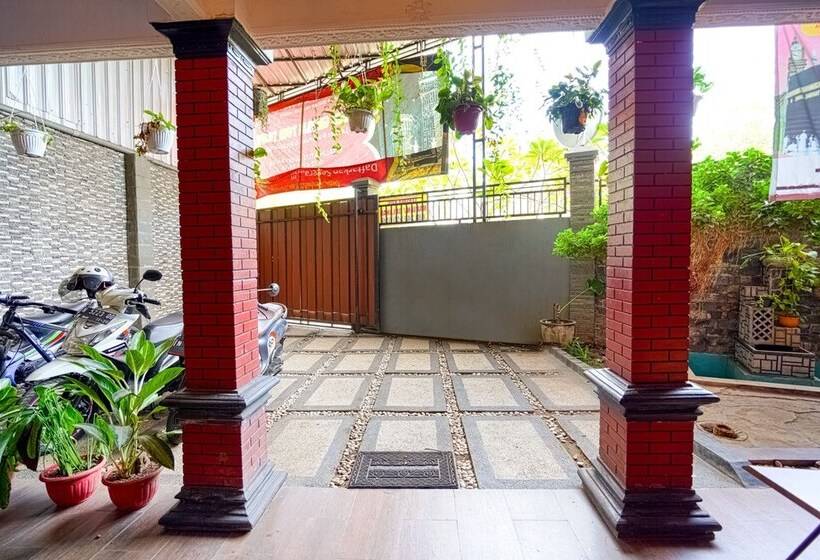 هتل Tutus Homestay Syariah Redpartner