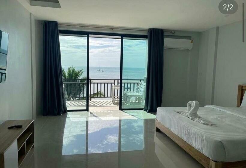 Отель Baan Ampai Beach