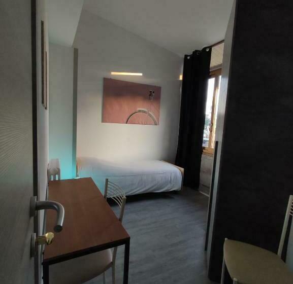 Пансион Airport Boulevard Guesthouse