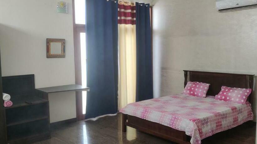 Пансион Lotus Studio Apartment