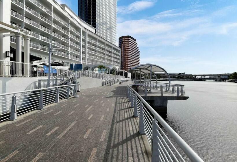 בית מלון כפרי Tampa Riverwalk