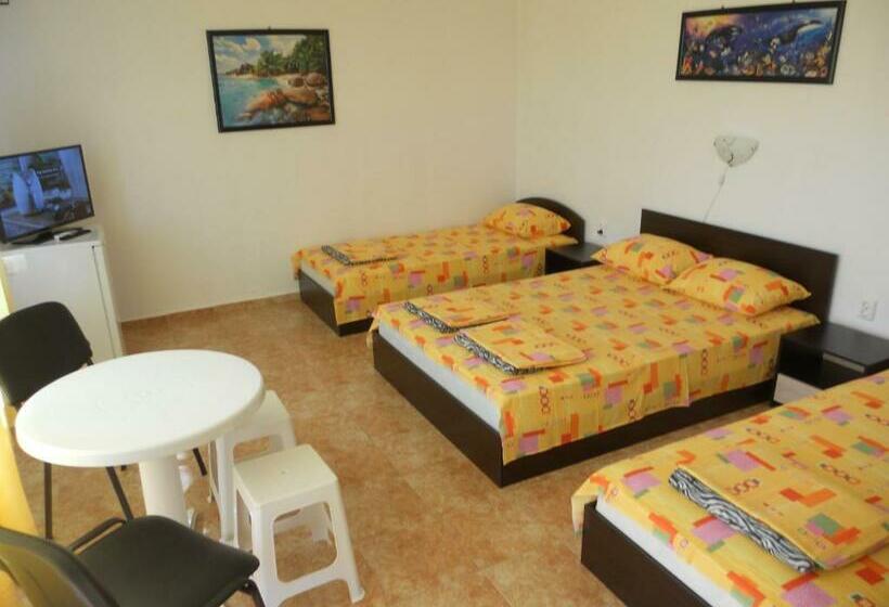 פנסיון Ahtopol Rooms For Rent Free Parking 100 Meters Away