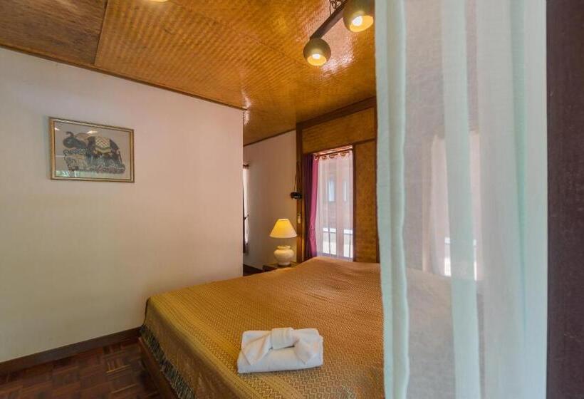 Coral Hotel Bangsaphan