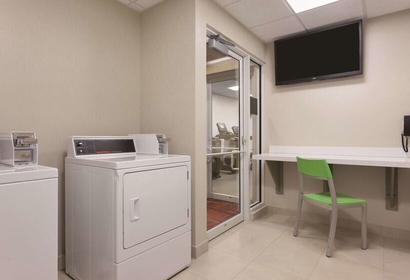 Отель Hilton Garden Inn Falls Church