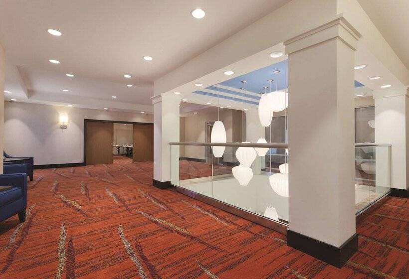 Отель Hilton Garden Inn Falls Church