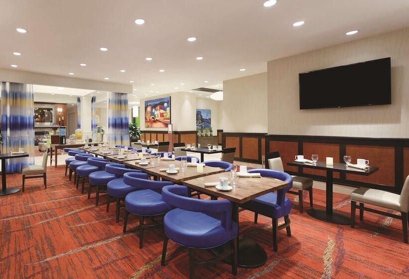 Отель Hilton Garden Inn Falls Church