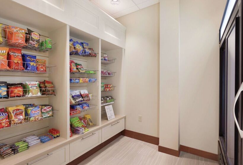 هتل Hilton Garden Inn Rochester Downtown, Ny