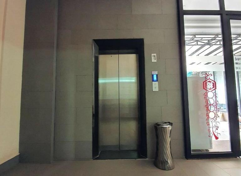 Отель New Paris and Restaurant