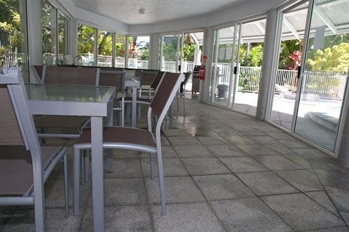 هتل Surfers Mayfair Apartments